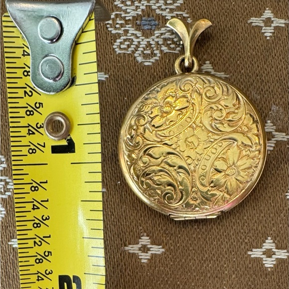 Vintage Gold Floral Locket - Picture 5 of 5